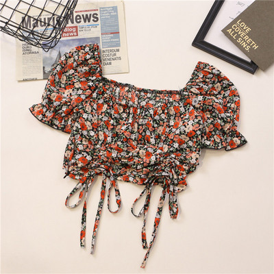 Női rövid ing négyzet alakú nyakkivágással és virágmotívumokkal