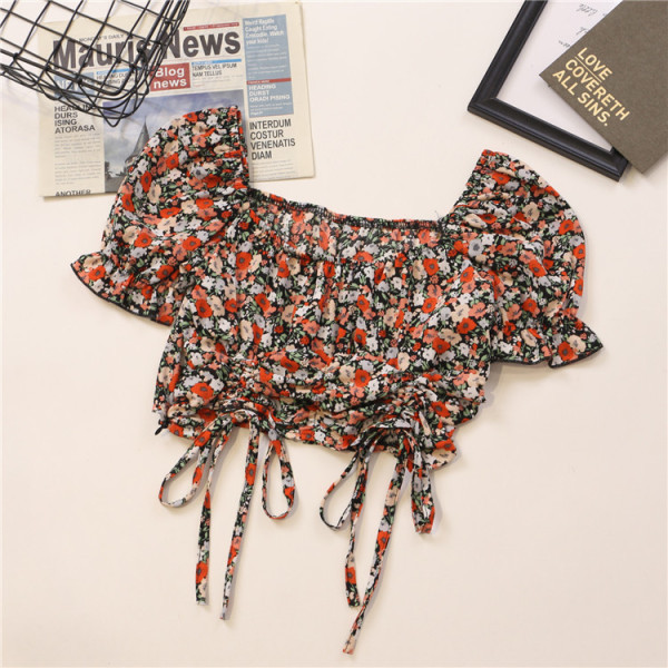 Női rövid ing négyzet alakú nyakkivágással és virágmotívumokkal