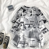 Modern női póló fekete-fehér feliratokkal