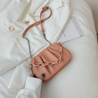 Modern női táska fém fogantyúval és lánccal