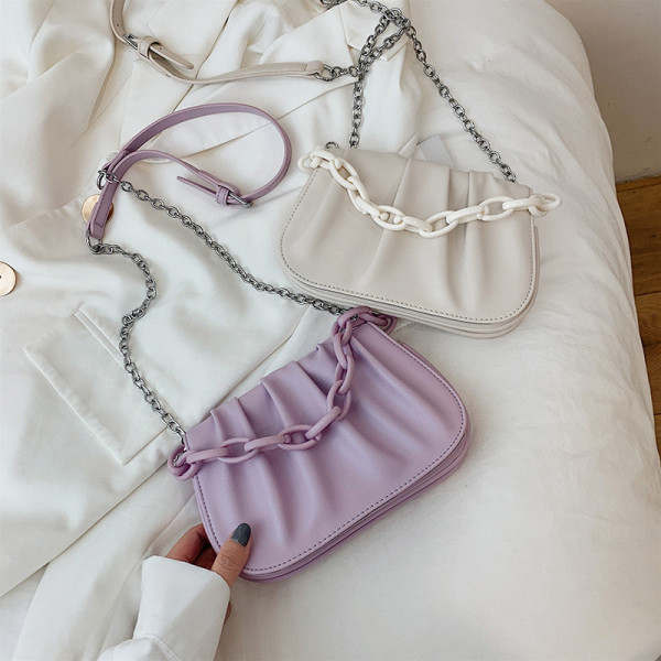 Geanta de dama moderna cu maner si lant metalic