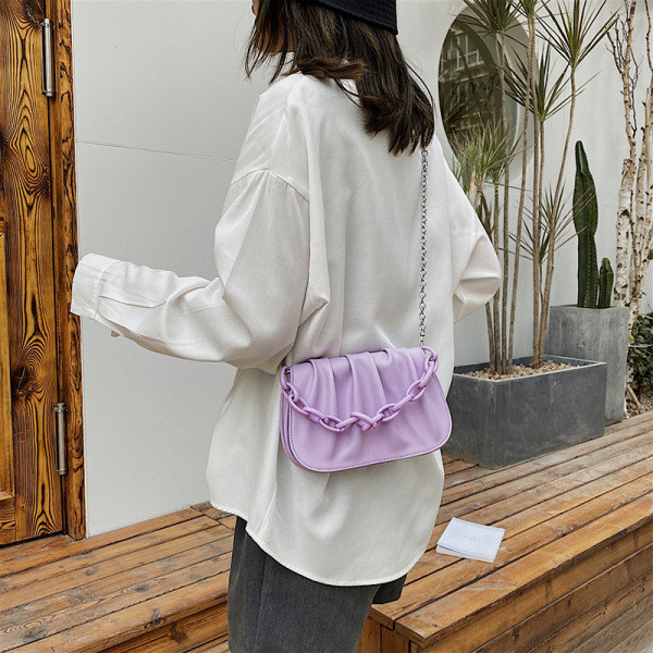 Geanta de dama moderna cu maner si lant metalic