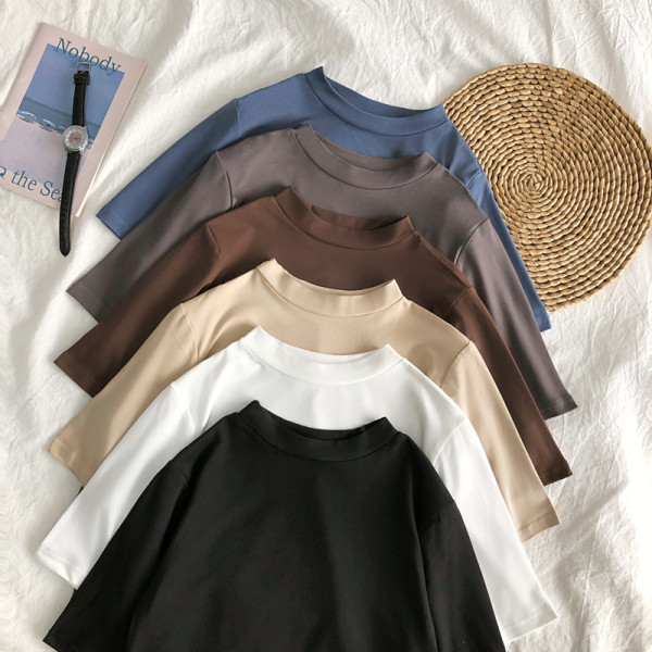 Sima modell női póló ovális nyakkivágással és rövid ujjal