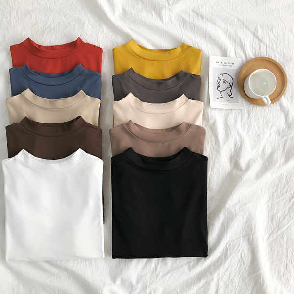 Sima modell női póló ovális nyakkivágással és rövid ujjal