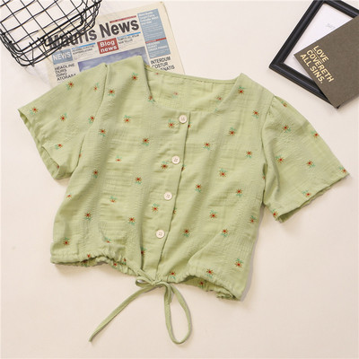 Cămașă modernă de damă cu șireturi și decolteu pătrat