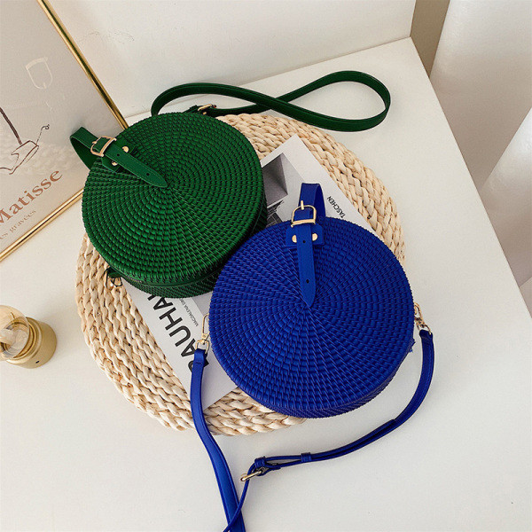 Kaasaegne naiste ümarkott pika sanga ja metallelemendiga