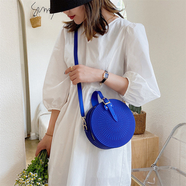 Kaasaegne naiste ümarkott pika sanga ja metallelemendiga