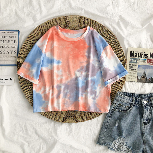 Színes rövid női póló ovális nyakkivágással