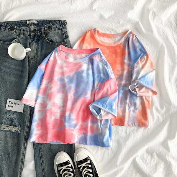 Színes rövid női póló ovális nyakkivágással