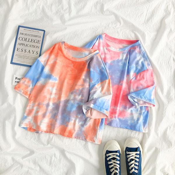 Színes rövid női póló ovális nyakkivágással