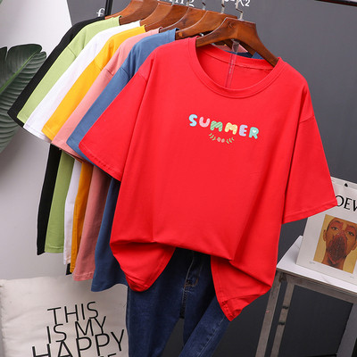 Casual γυναικείο μπλουζάκι με οβάλ ντεκολτέ και πολύχρωμη επιγραφή