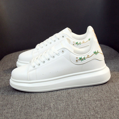 ÚJ Férfi aktuális tornacipő lapos talppal, színes hímzéssel