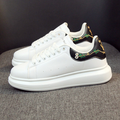 ÚJ Férfi aktuális tornacipő lapos talppal, színes hímzéssel