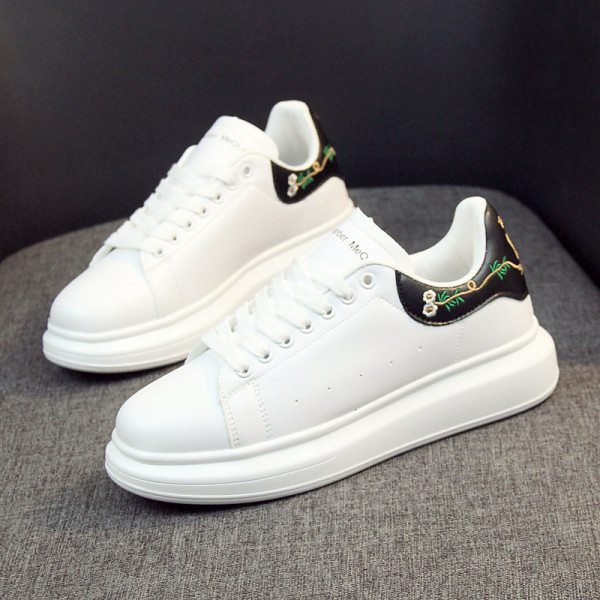 ÚJ Férfi aktuális tornacipő lapos talppal, színes hímzéssel