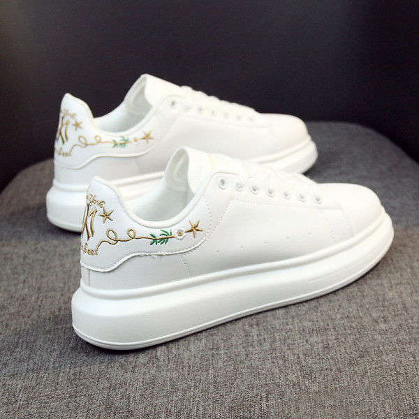 ÚJ Férfi aktuális tornacipő lapos talppal, színes hímzéssel