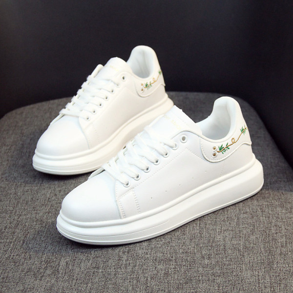 ÚJ Férfi aktuális tornacipő lapos talppal, színes hímzéssel