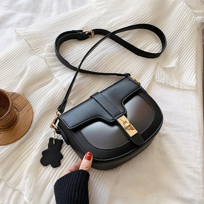 Eko bőrből és fém elemből készült alkalmi női táska