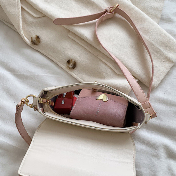 Eko bőrből és fém elemből készült alkalmi női táska