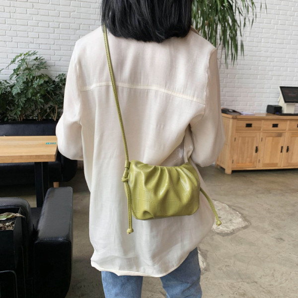 Geanta de dama eleganta cu maner si cravate