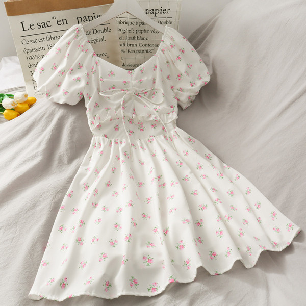 Kivágott női ruha spitz nyakkivágással és nyakkendővel