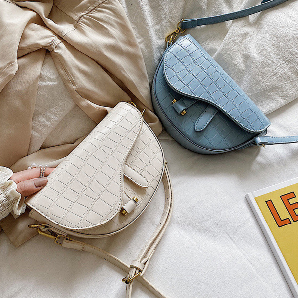 Stilīga sieviešu soma no eko ādas ar garu rokturi