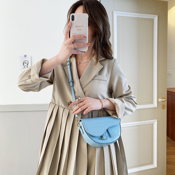 Stilīga sieviešu soma no eko ādas ar garu rokturi