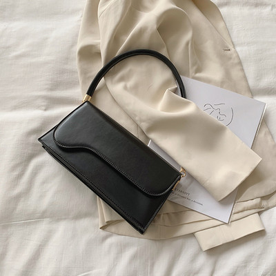 Moderna sieviešu plecu soma ar īsu rokturi