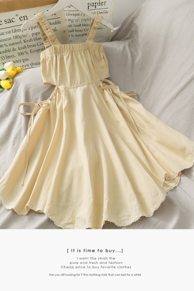 Női ruha kivágásokkal, nyakkendőkkel