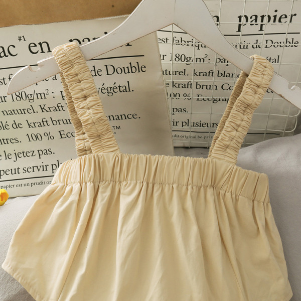 Női ruha kivágásokkal, nyakkendőkkel