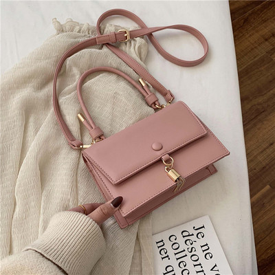 Eko bőrből készült korszerű női táska fém elemmel