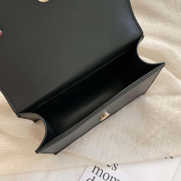 Geanta de dama de ultima generatie din piele ecologica cu element metalic