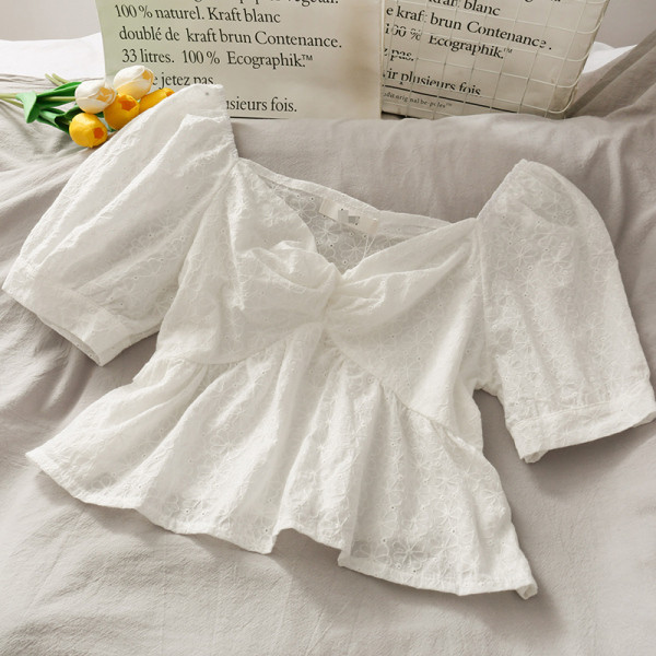 Bluză de damă modernă cu mâneci 3/4 - model decupat