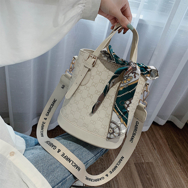 Geanta de dama eleganta din piele ecologica cu manere scurte si lungi