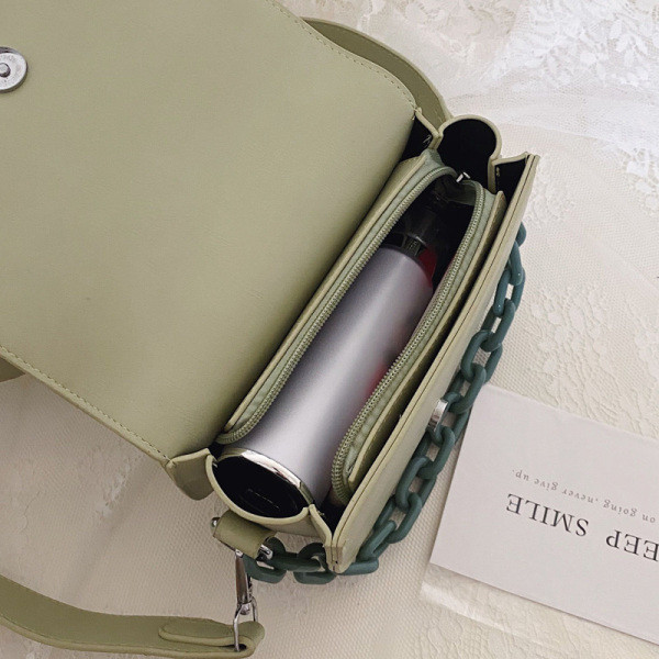 Geanta de dama eleganta din piele ecologica cu element metalic si maner lung