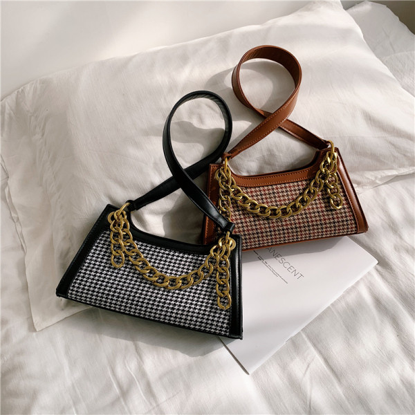 Geanta de dama mini in carouri eleganta din piele ecologica