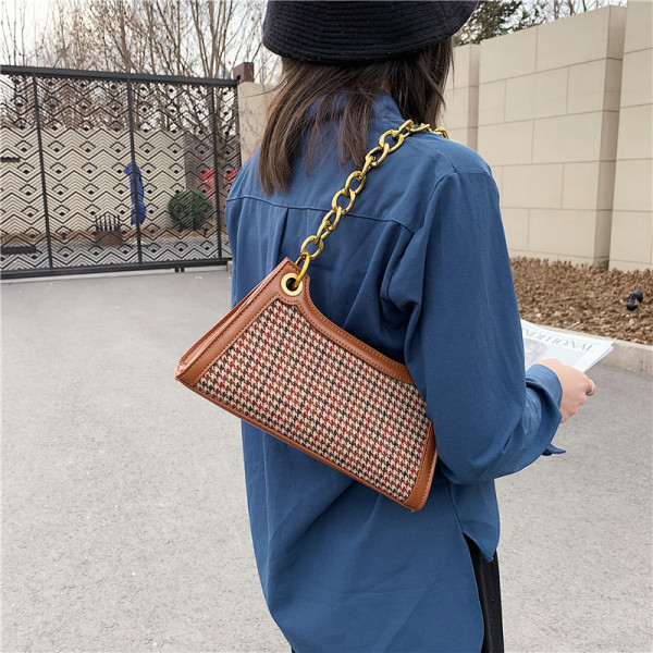 Geanta de dama mini in carouri eleganta din piele ecologica