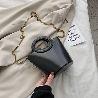 Geanta de dama de ultima generatie cu maner rotund si maner metalic