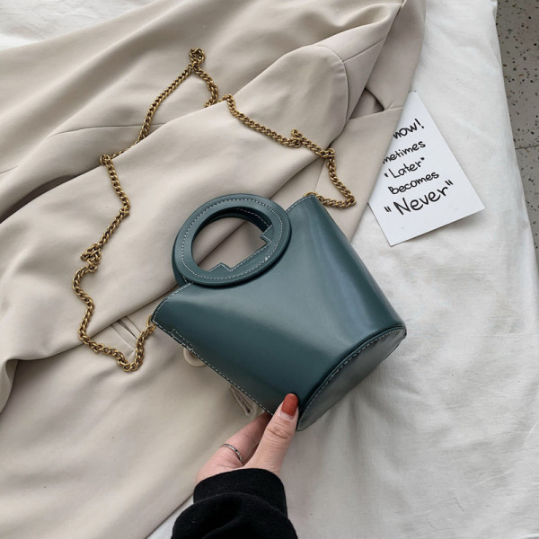 Geanta de dama de ultima generatie cu maner rotund si maner metalic