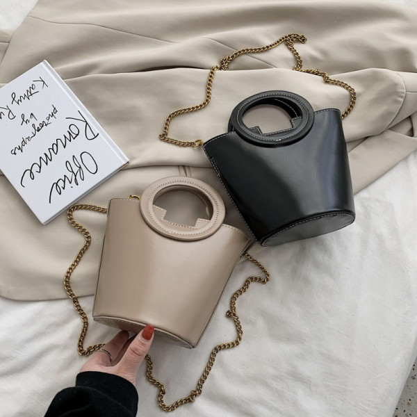 Geanta de dama de ultima generatie cu maner rotund si maner metalic