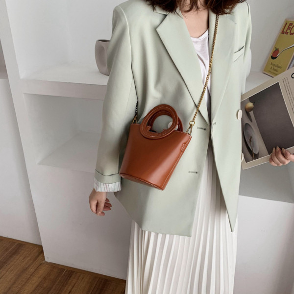 Geanta de dama de ultima generatie cu maner rotund si maner metalic