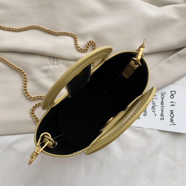 Geanta de dama de ultima generatie cu maner rotund si maner metalic