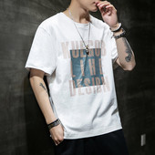 Tricou modern pentru bărbați cu aplicație și decolteu rotund