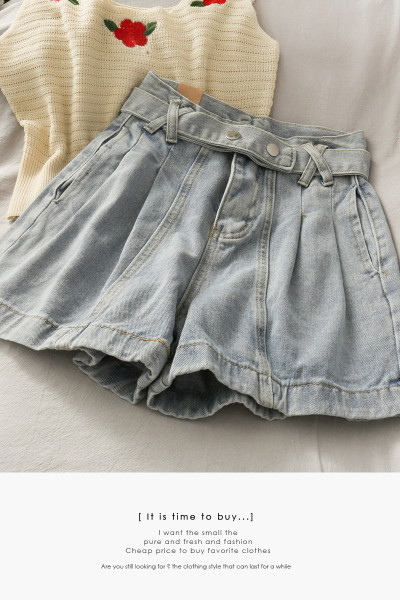 Naiste retrohõngulised kõrge vöökohaga lühikesed teksad