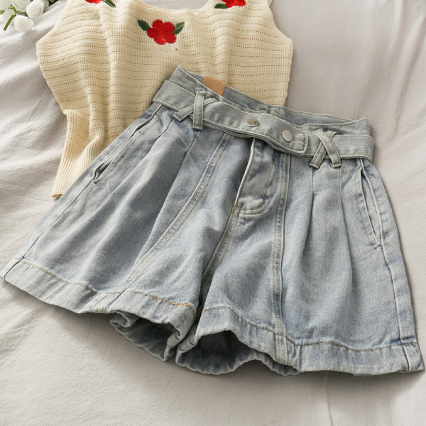 Naiste retrohõngulised kõrge vöökohaga lühikesed teksad