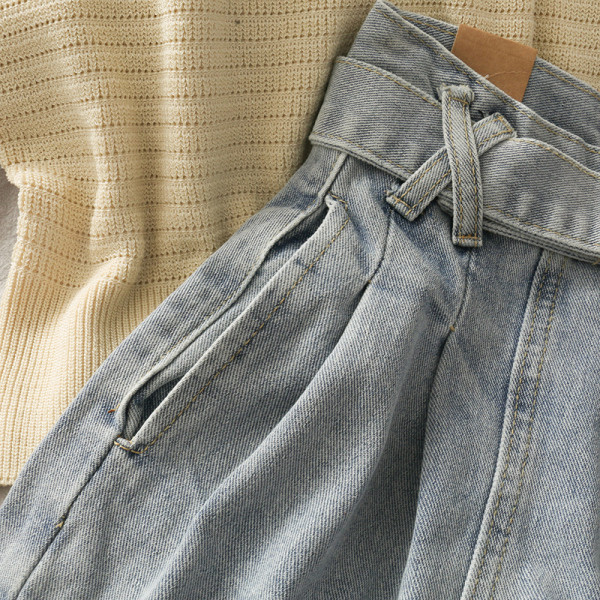 Naiste retrohõngulised kõrge vöökohaga lühikesed teksad