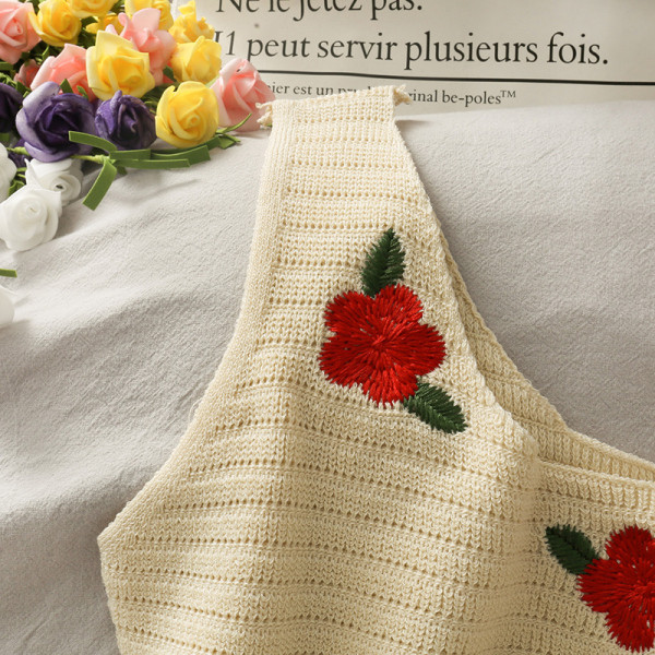 Top de damă tricotat cu broderie