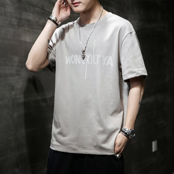 Tricou de bărbați actual cu inscripție și decolteu rotund