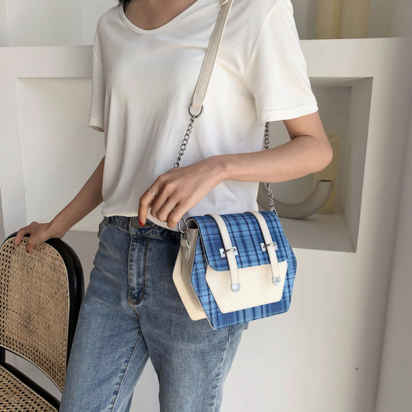 Geantă de umăr modernă în carouri de damă