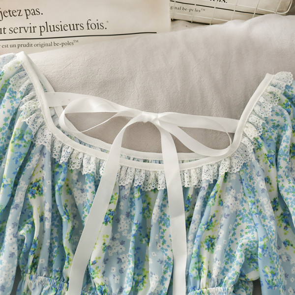 Paadikaelusega ja lipsudega naiste pluus