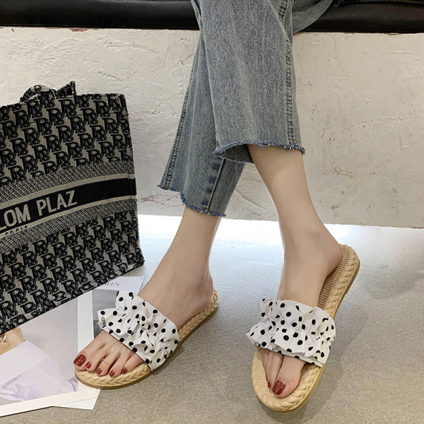 Naiste moodsad lameda tallaga sussid